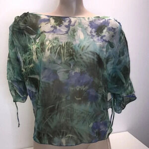 Agua Esmeralda Size Medium Floral Top. Scrunch Sleeve Style. Made in Italy. New